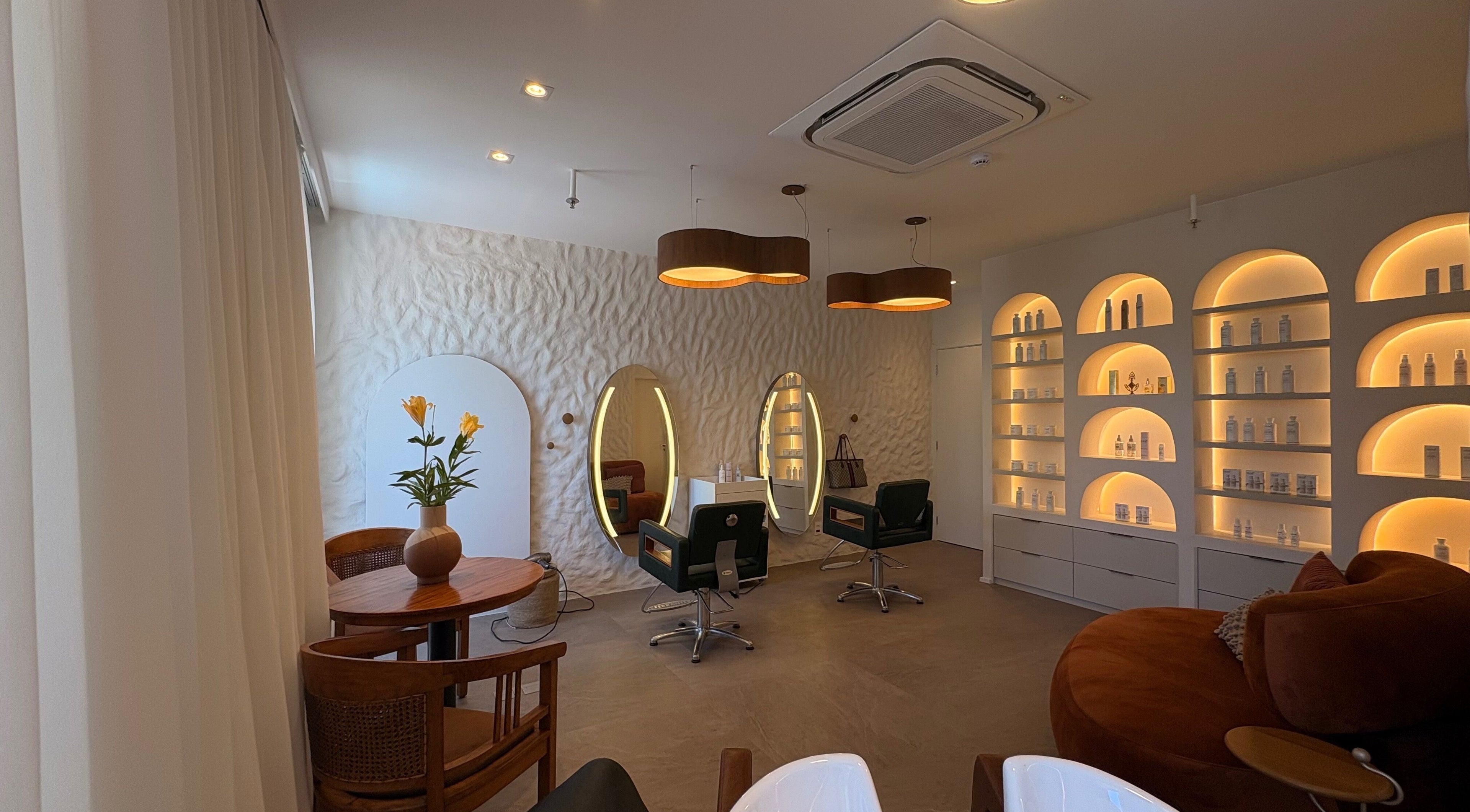 1. Os 5 Melhores Salões de Mega Hair em São Paulo para Transformações Incríveis
2. Mega Hair de Fita Adesiva: A Escolha Segura para um Cabelo Longo e Saudável
3. Descubra o ROM Concept: O Maior Salão de Beleza do Mundo em São Paulo
4. Como Escolher o Cabelo Ideal para Mega Hair: Dicas de Especialistas
5. Mega Hair em SP: Guia Completo dos Salões Mais Renomados