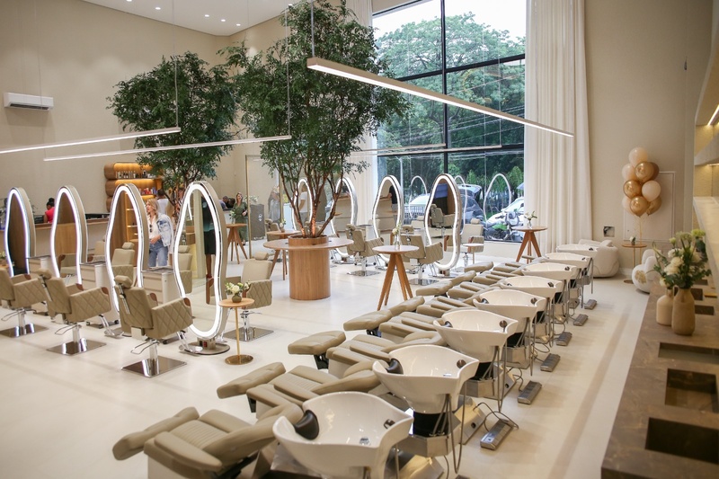 1. Os 5 Melhores Salões de Mega Hair em São Paulo para Transformações Incríveis
2. Mega Hair de Fita Adesiva: A Escolha Segura para um Cabelo Longo e Saudável
3. Descubra o ROM Concept: O Maior Salão de Beleza do Mundo em São Paulo
4. Como Escolher o Cabelo Ideal para Mega Hair: Dicas de Especialistas
5. Mega Hair em SP: Guia Completo dos Salões Mais Renomados