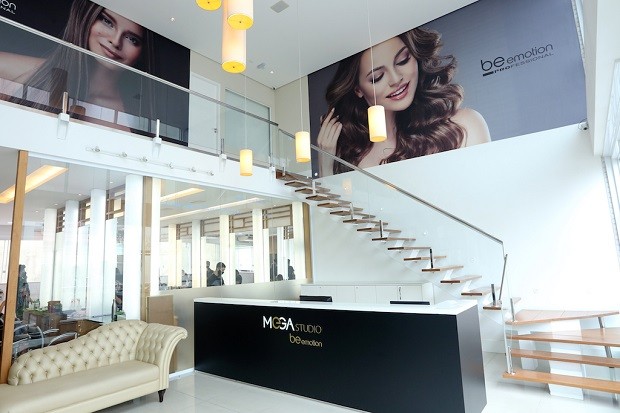 1. Os 5 Melhores Salões de Mega Hair em São Paulo para Transformações Incríveis
2. Mega Hair de Fita Adesiva: A Escolha Segura para um Cabelo Longo e Saudável
3. Descubra o ROM Concept: O Maior Salão de Beleza do Mundo em São Paulo
4. Como Escolher o Cabelo Ideal para Mega Hair: Dicas de Especialistas
5. Mega Hair em SP: Guia Completo dos Salões Mais Renomados