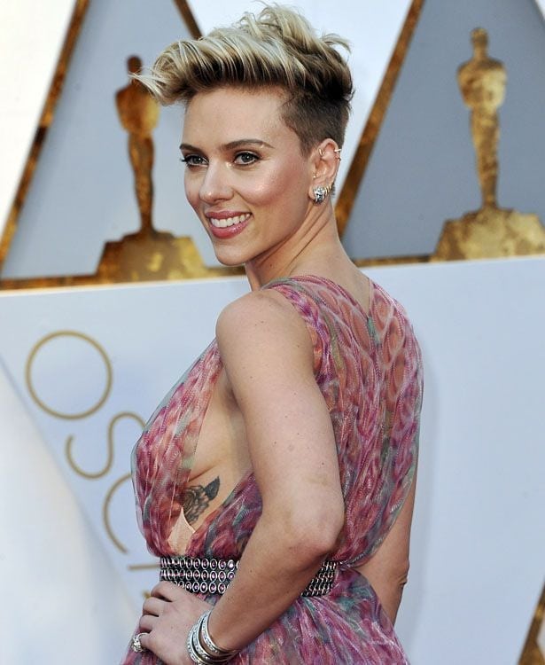 A Evolução dos Cabelos de Scarlett Johansson: Cores e Cortes ao Longo dos Anos