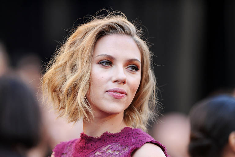 A Evolução dos Cabelos de Scarlett Johansson: Cores e Cortes ao Longo dos Anos