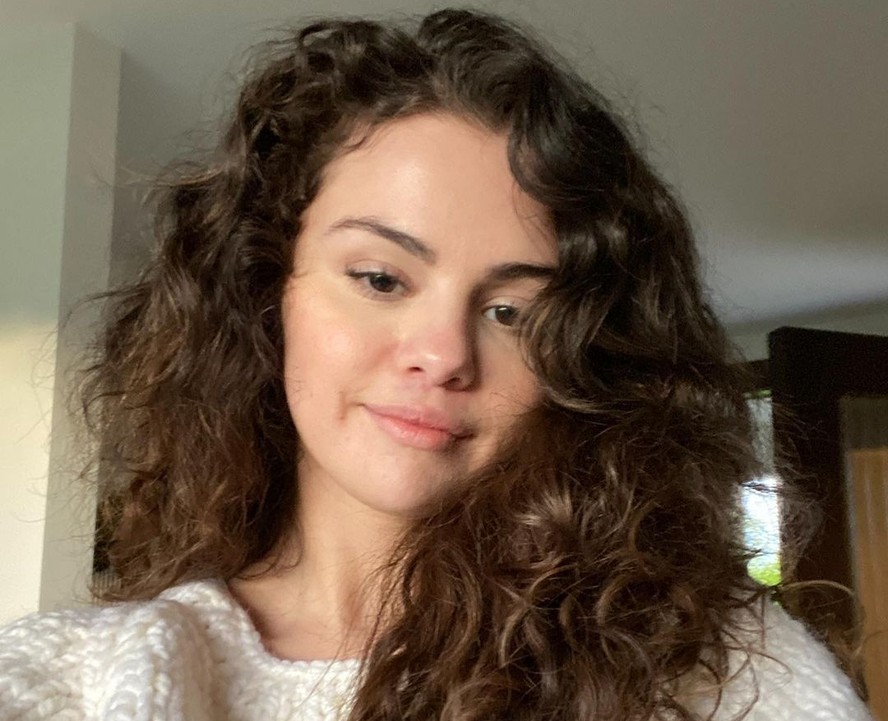 5 ideias de títulos:
1. A Evolução do Cabelo de Selena Gomez: De Californianas a Morena Iluminada
2. Desvendando os Segredos do Ombré Hair de Selena Gomez
3. Como Recriar o 