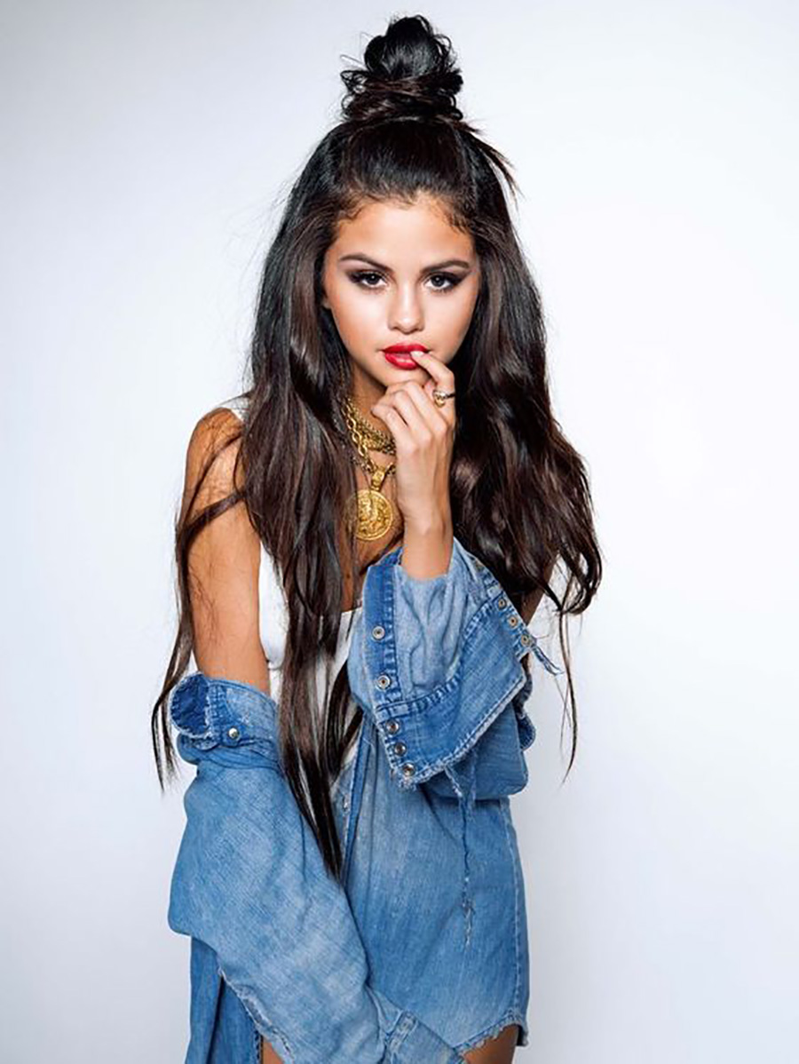 5 ideias de títulos:
1. A Evolução do Cabelo de Selena Gomez: De Californianas a Morena Iluminada
2. Desvendando os Segredos do Ombré Hair de Selena Gomez
3. Como Recriar o 