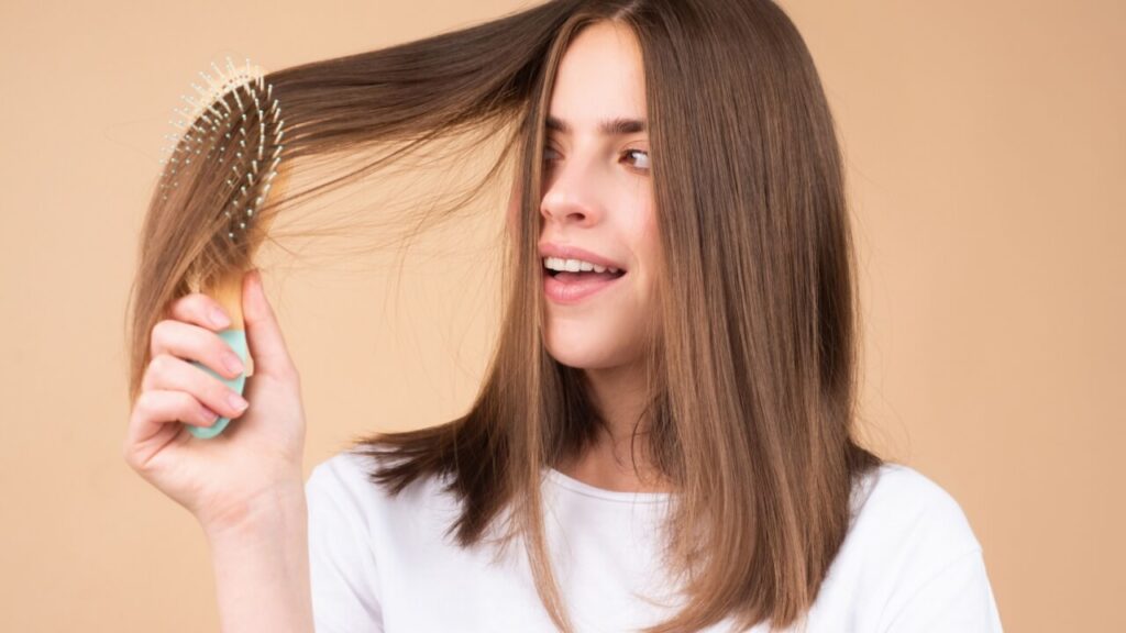 Além do Crescimento: Simpatias com Cabelo para Limpeza Energética e Amor