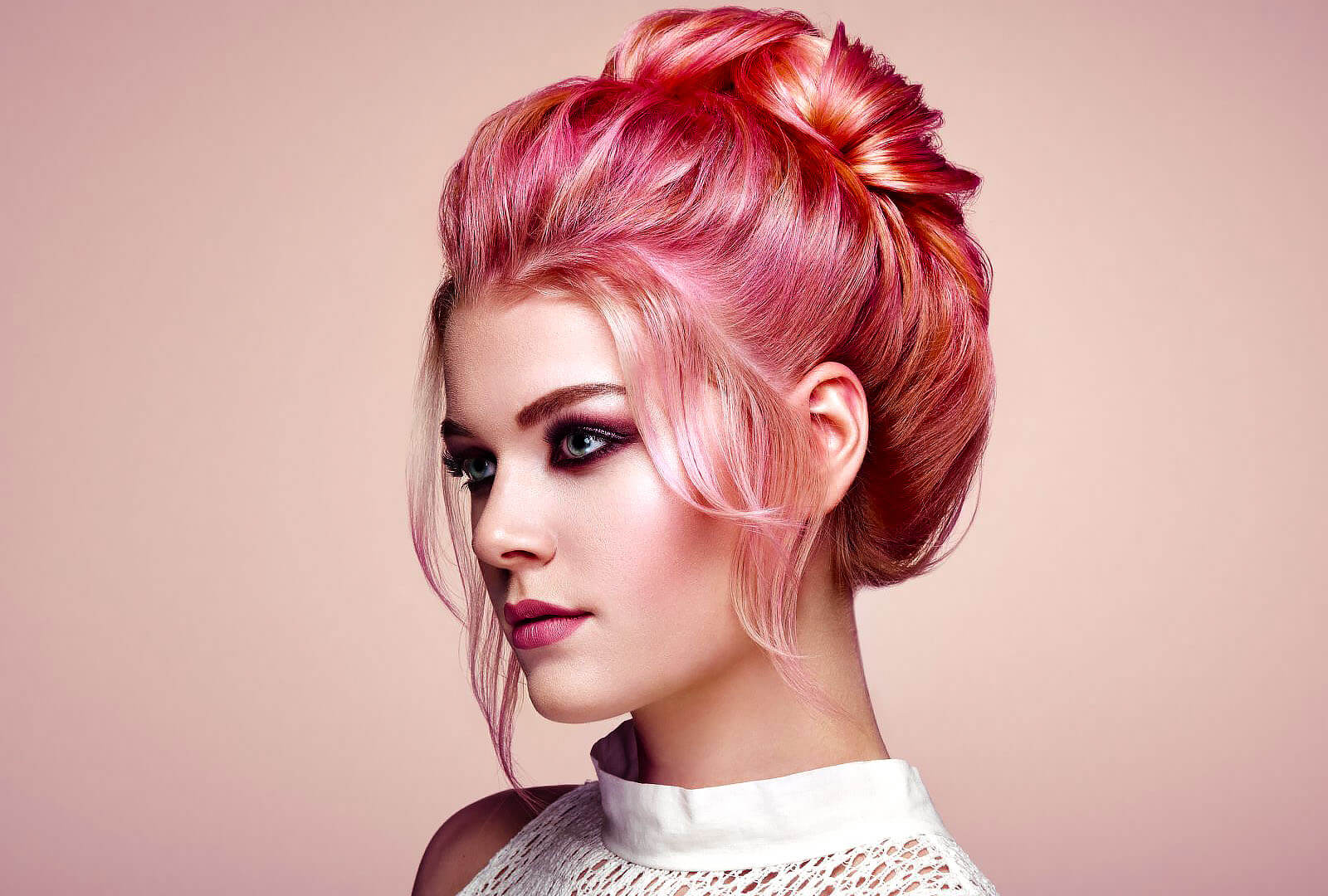 Tendências de Coloração 2025 e 2026: Mocha Mousse e Acabamento Glossy