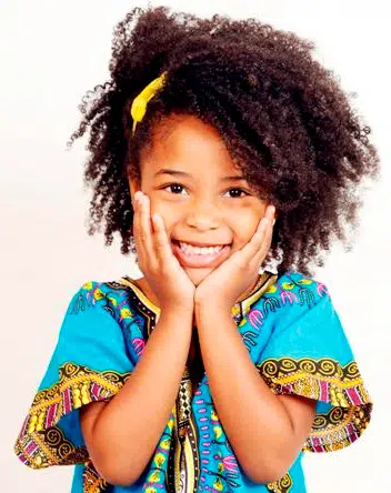 penteado infantil com liguinhas cabelo cacheado