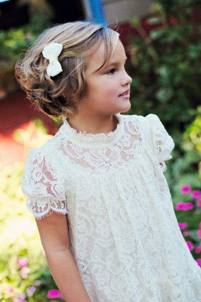 penteado infantil com tiara cabelo cacheado