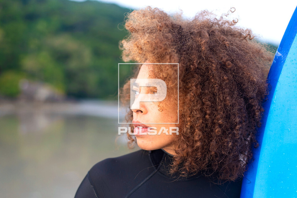 Corte Fluffy Hair: O Segredo do Cabelo de Surfista com Movimento