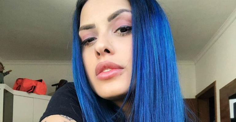 Tati Zaqui: O Impacto do Cabelo Azul em Sua Imagem e Carreira