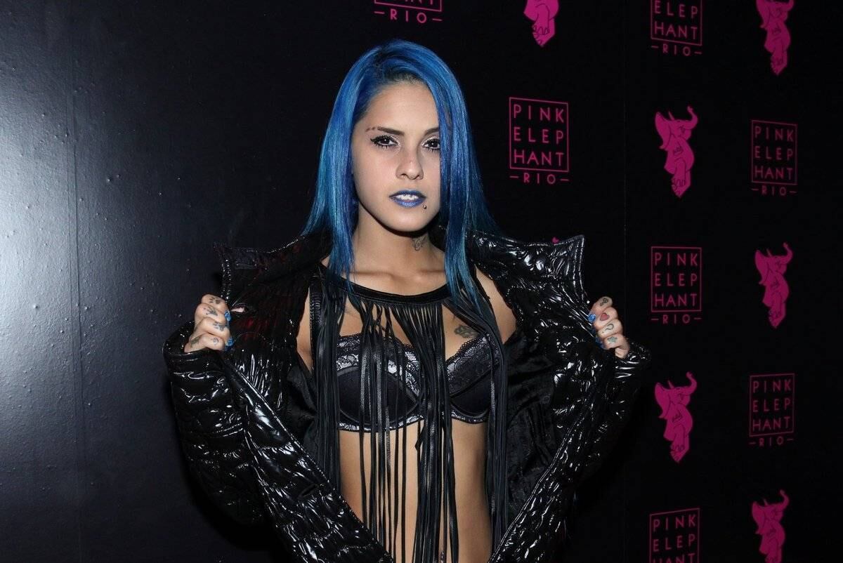 tati zaqui cabelo azul