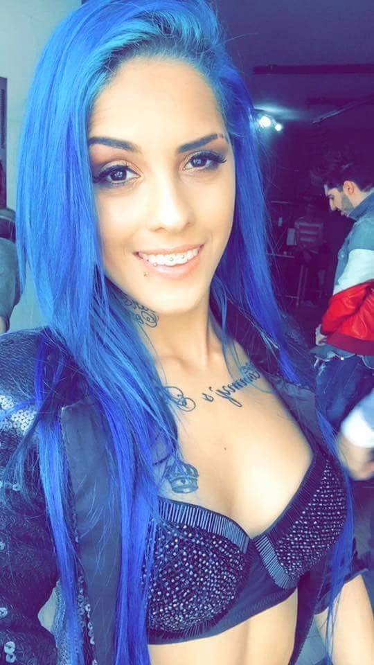 tati zaqui cabelo azul
