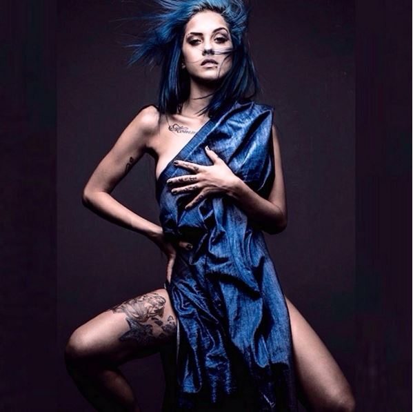 tati zaqui cabelo azul