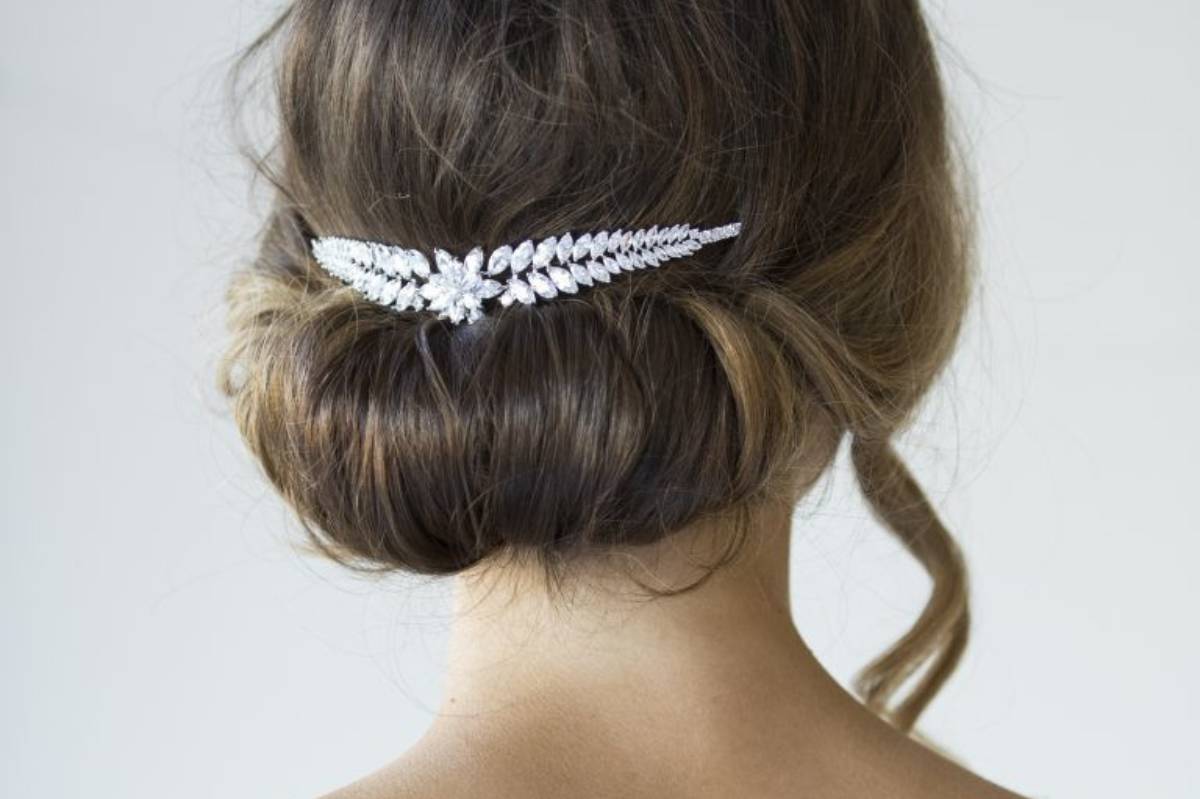 5 ideias de títulos:
1. Tiaras de Luxo: O Guia Completo para um Visual Sofisticado
2. Tendências de Tiaras para 2025: Do Minimalista ao Glamouroso
3. Como Usar Tiaras em Ocasiões Especiais: Dicas de Estilo
4. Tiaras de Noiva: Escolhendo a Grinalda Perfeita para o Grande Dia
5. Tiaras de Veludo e Tecido: Conforto e Elegância para o Dia a Dia