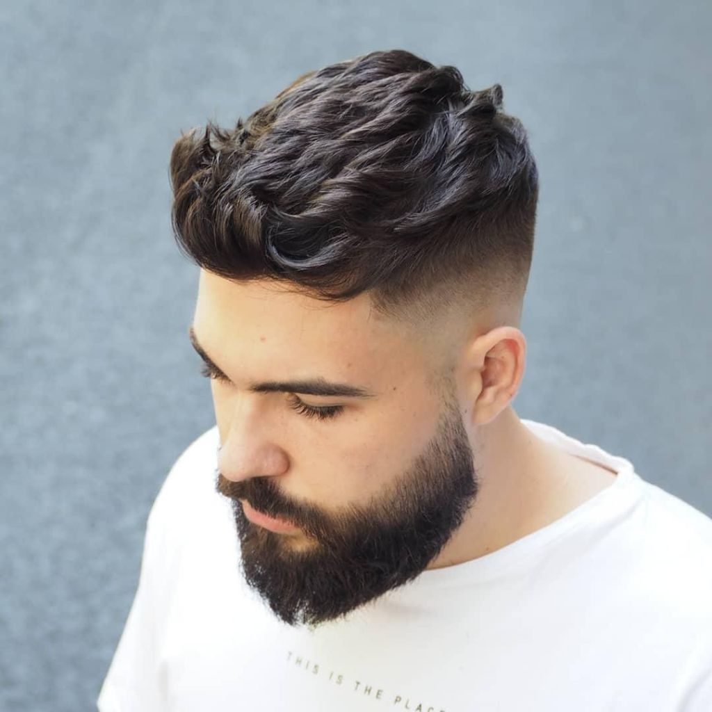 Como Cuidar do Cabelo Cacheado Masculino: Dicas Essenciais