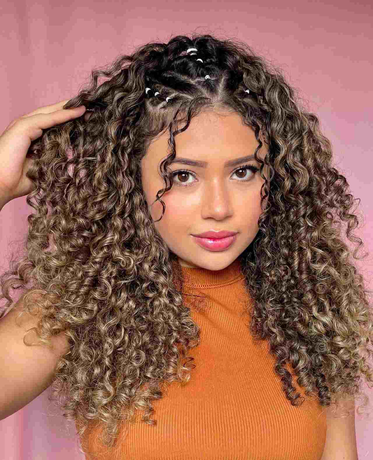 trança lateral cabelo cacheado