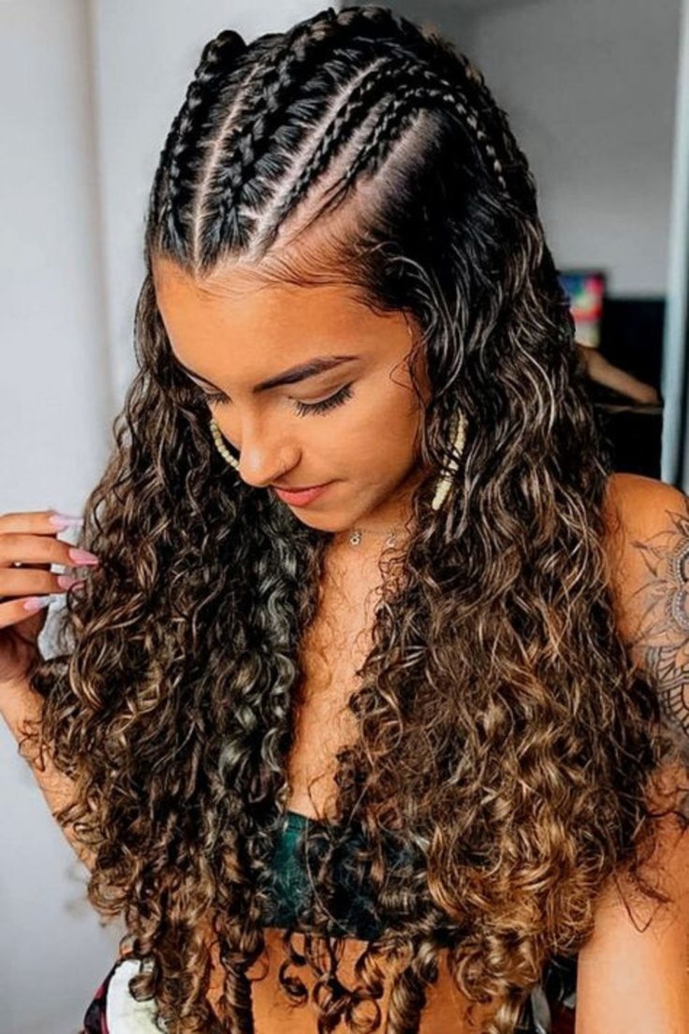 inspiração tranças cabelo cacheado curto