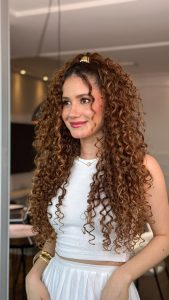 erros comuns ao fazer tranças em cabelo cacheado