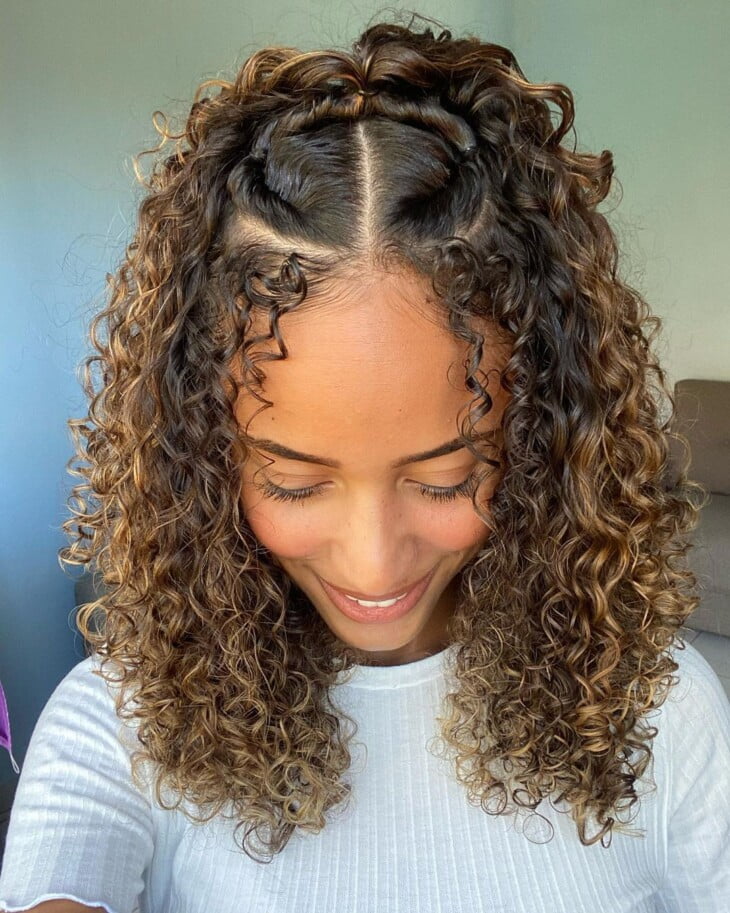 inspiração tranças cabelo cacheado curto