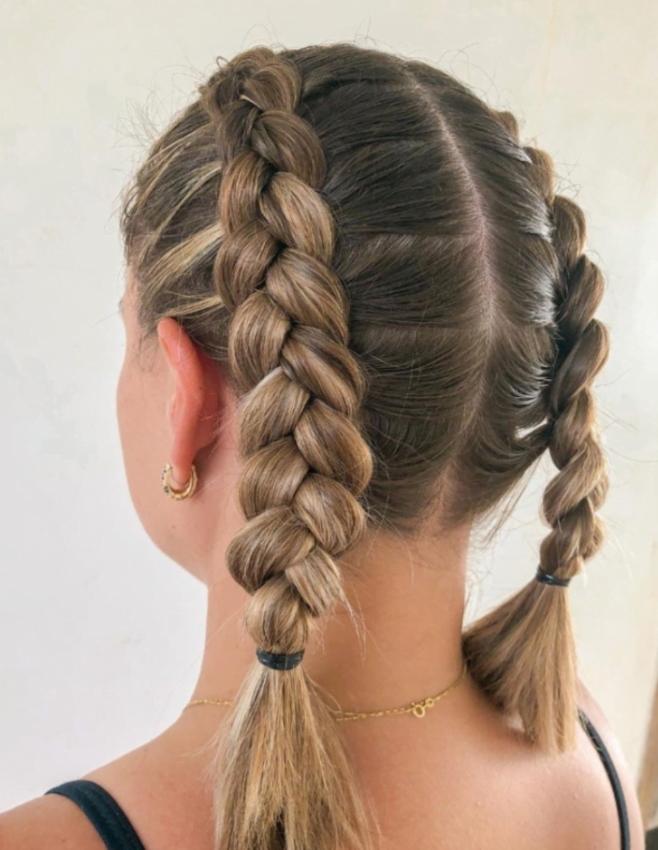 Guia Completo: Como Cuidar das Suas Tranças para Maior Durabilidade; Tranças Protetivas: Os Melhores Estilos para a Saúde do Seu Cabelo; Tranças Clássicas vs. Modernas: Qual Escolher para Cada Ocasião?; Passo a Passo: Faça Você Mesma Tranças Embutidas e Boxeadoras; Tendências de Tranças 2024/2025: O Que Está Bombando no Mundo da Beleza